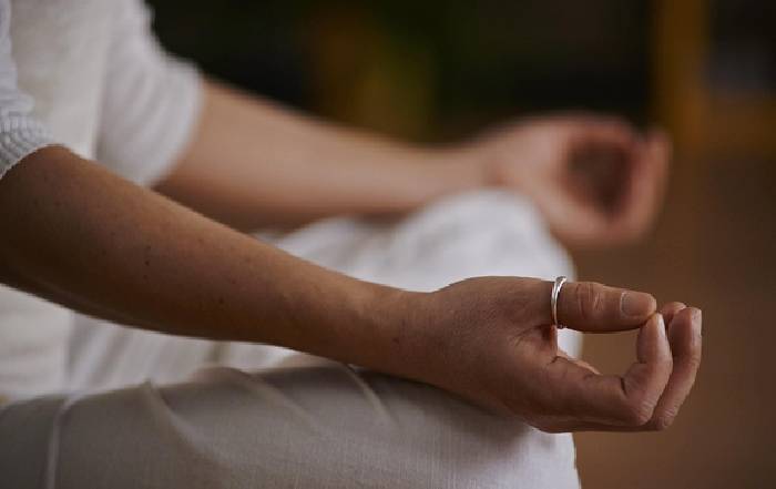 Mindfulness in a Modern World: Embracing Balance and Wellbeing in a Hectic Schedule
